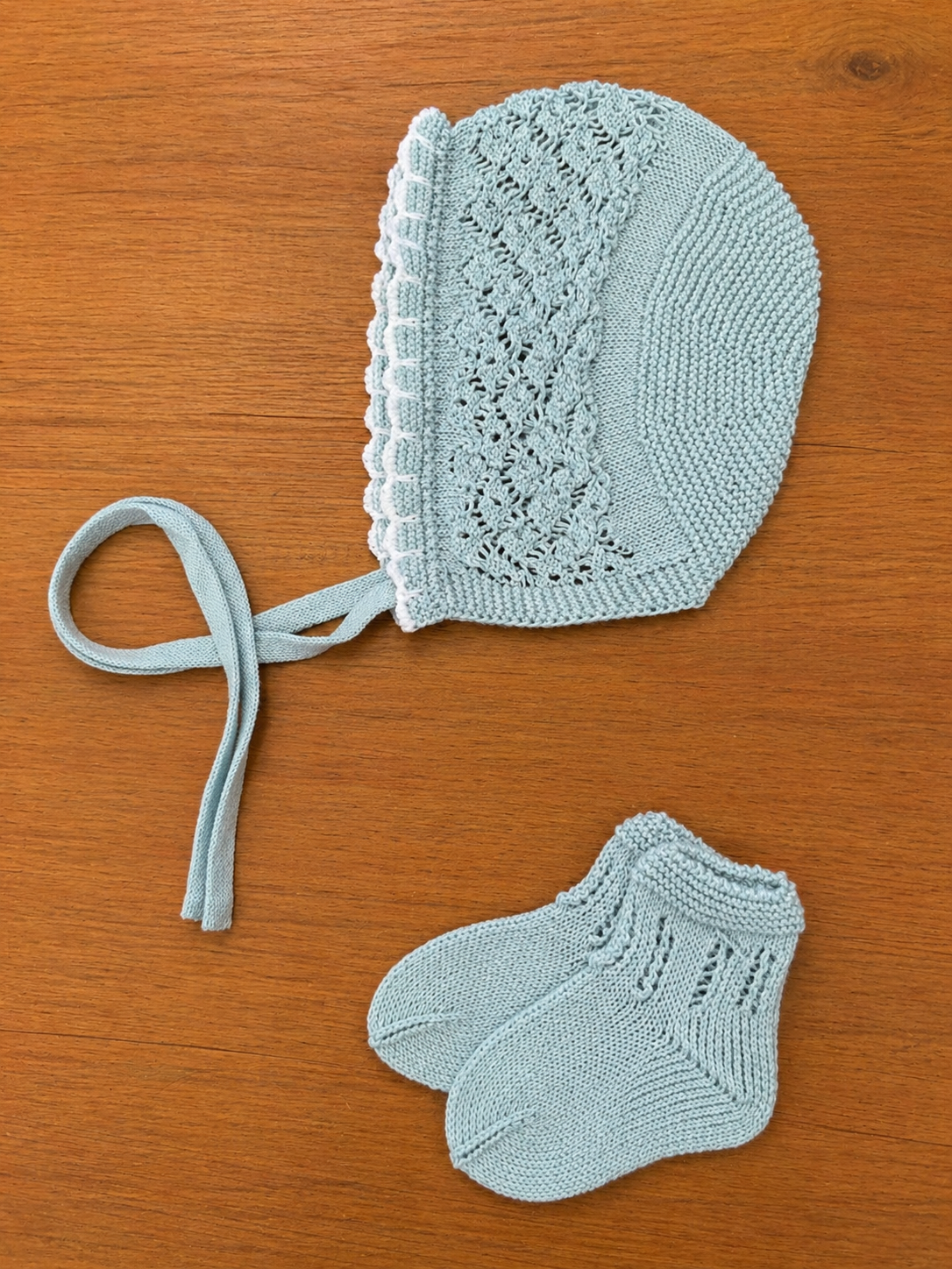 Eucalipto Bonnet and Socks