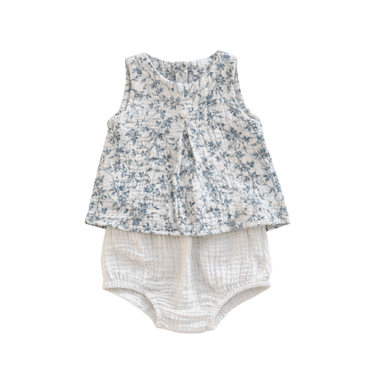 Set Salesas in Blue Azucena and White Muslin